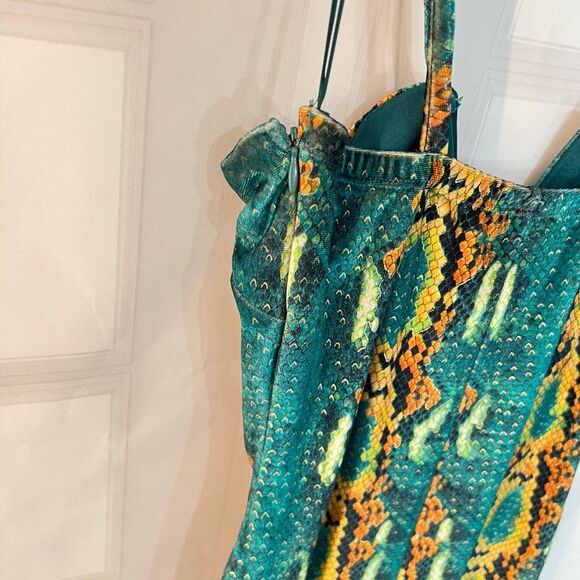 Fashion Nova Green Gold Spaghetti Strap Velvet Snake Print Jumpsuit Size XS - Picture 5 of 9